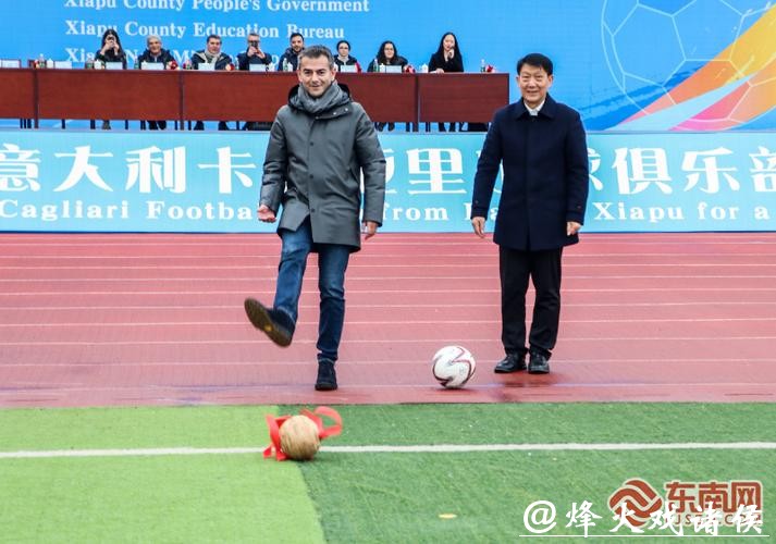 一颗足球,架起“友谊桥” 一颗足球,架起“友谊桥”