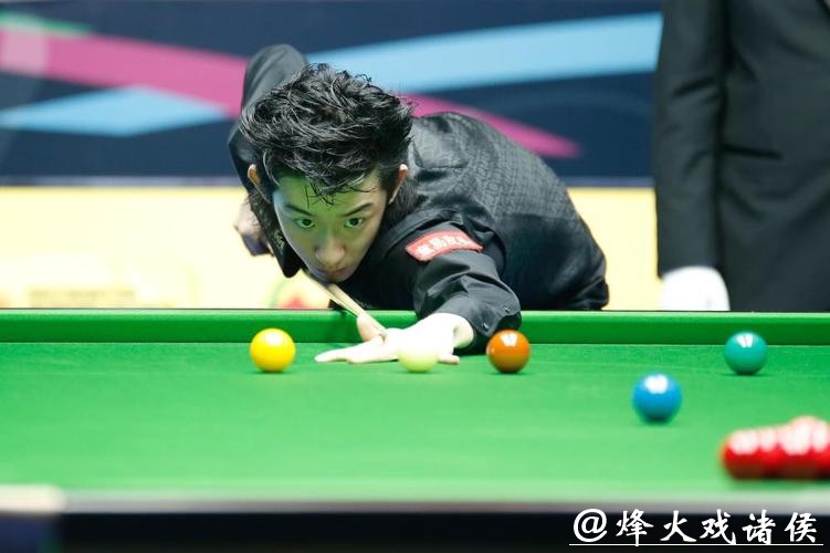 吴宜泽6-0零封霍金斯 强势挺进斯诺克国锦赛四强